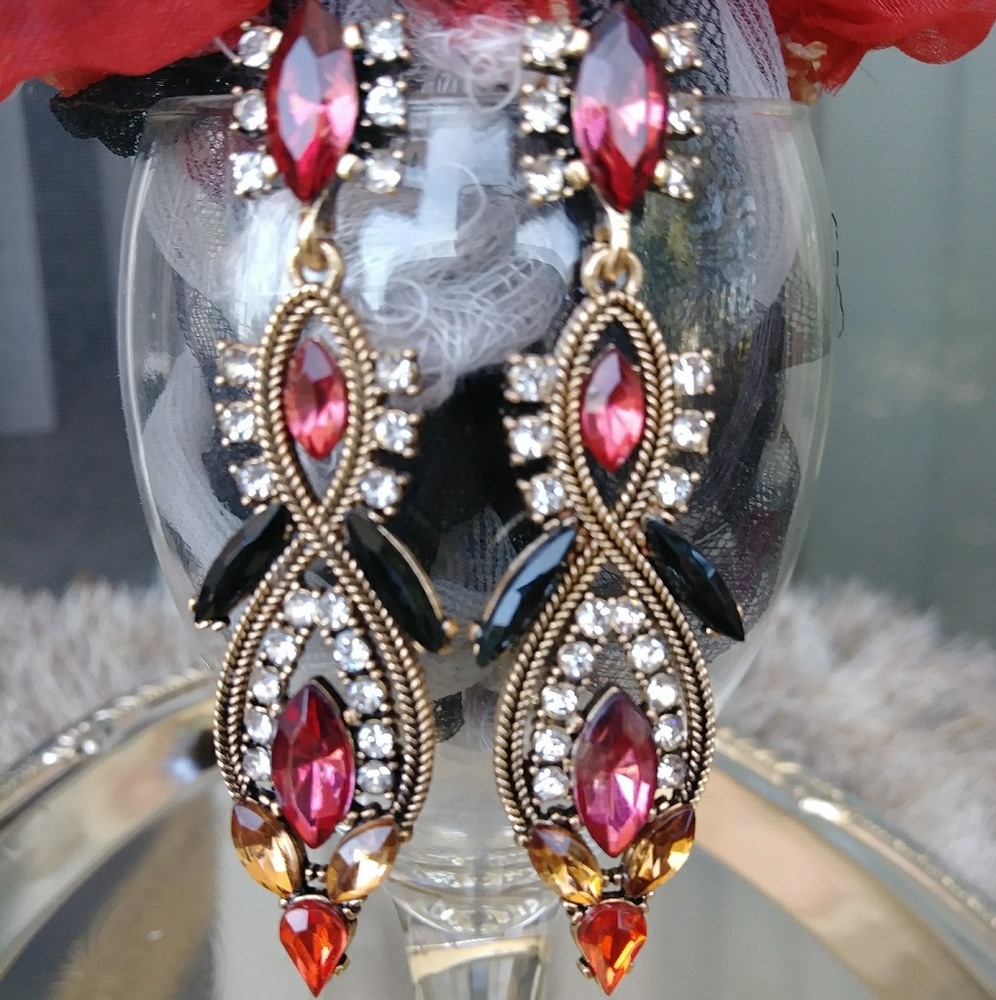 ❌Sold❌🌟NWOT🌟Beautiful Statement Muti Gem Earrings